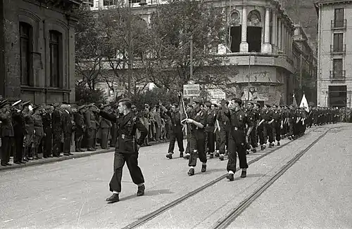Carlist and Falangist rank-and-file on common parade