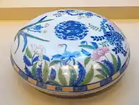 Covered box with flowers, Qianlong Emperor, 1735–1796
