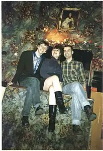 Music group Die Tödliche Doris (from left to right: Wolfgang Müller, Dagmar Dimitroff, Nikolaus Utermöhlen&nbsp;[de]) in the bar Kumpelnest 3000&nbsp;[de], Lützowstraße 23 (1987)