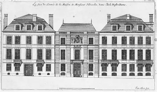 River facades of the Hôtel Hesselin (three-bay central pavilion and six-bay façade on the right); Hôtel Sainctot (five-bay facade on the left)