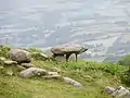 Siambr gladdu Oes y Cerrig, dolmen, c. 3000 BC.
